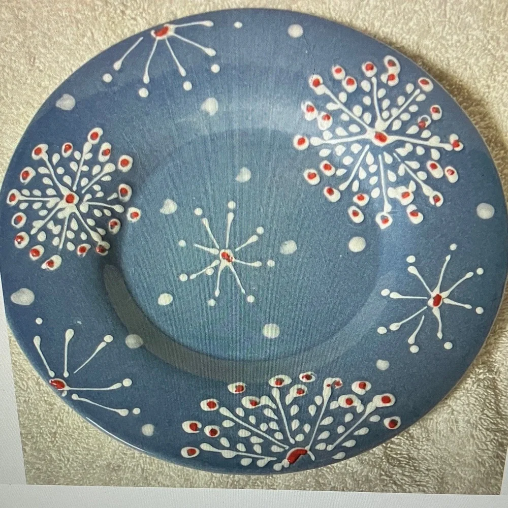 Crate & Barrel Blue Snowflake Plate with Red and White Floral Design 9 3/8”
